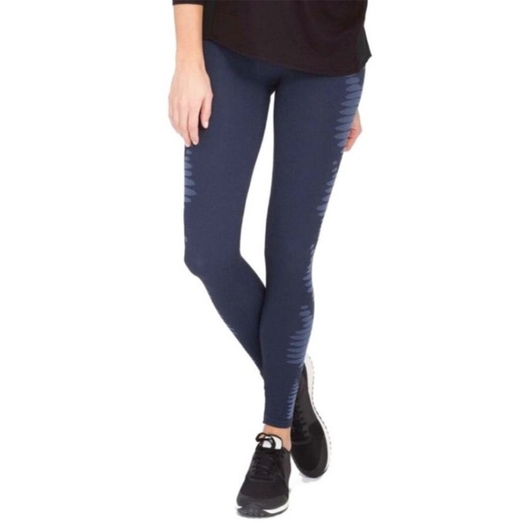 Spanx Aztec Stripe Blue Seamless Leggings Size Medium - Picture 2 of 9